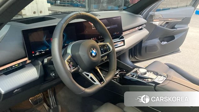 BMW 5 Series (G60) 2024 Серый из Кореи, фото 2