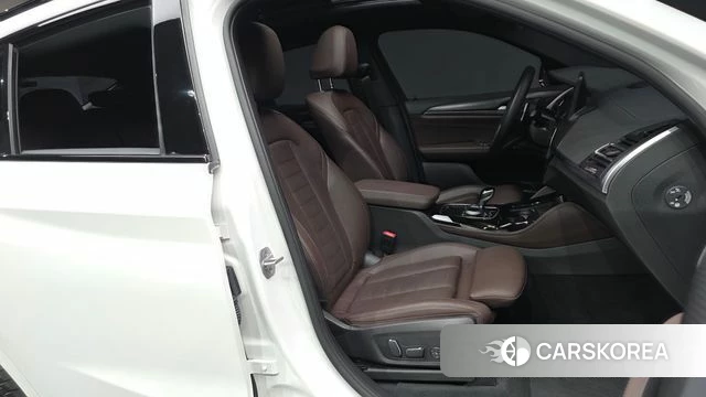 BMW X4 (G02) 2024 Белый из Кореи, фото 2