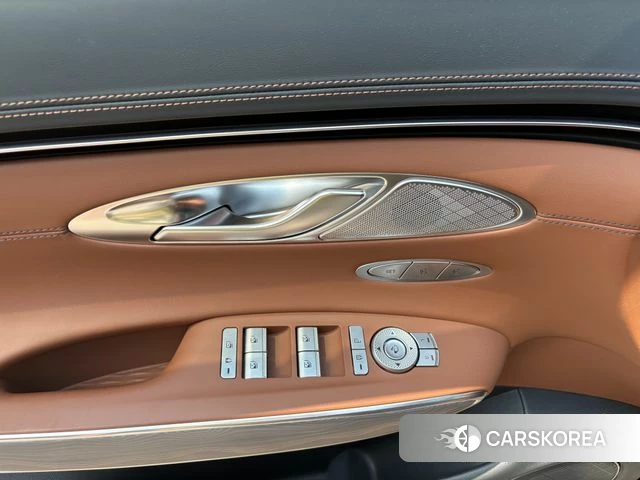 Genesis GV70 2022 Черный из Кореи, фото 2