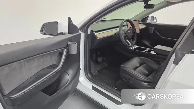 Tesla Model Y 2022 Белый из Кореи, фото 2