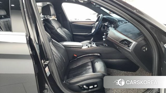 BMW 5 Series (G30) 2018 Серый из Кореи, фото 2