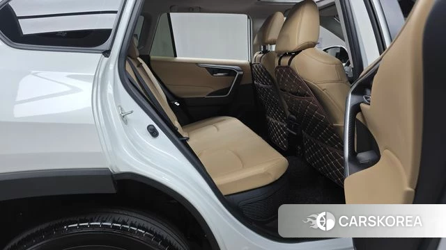 Toyota RAV4 5th Generation 2023 Белый из Кореи, фото 2