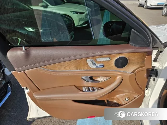 Mercedes-Benz E-Class W213 2018 Белый из Кореи, фото 2