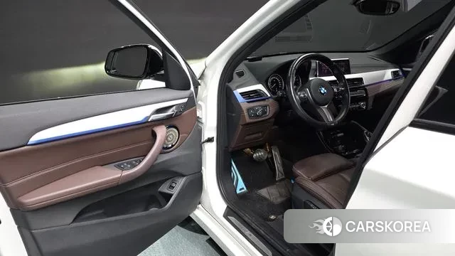 BMW X1 (F48) 2021 Белый из Кореи, фото 2