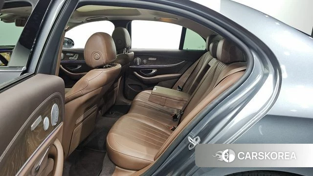 Mercedes-Benz E-Class W213 2019 Серый из Кореи, фото 2