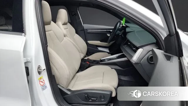 Audi A3 (8Y) 2024 Белый из Кореи, фото 2