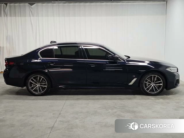 BMW 5 series PHEV 2021 Черный из Китая, фото 2