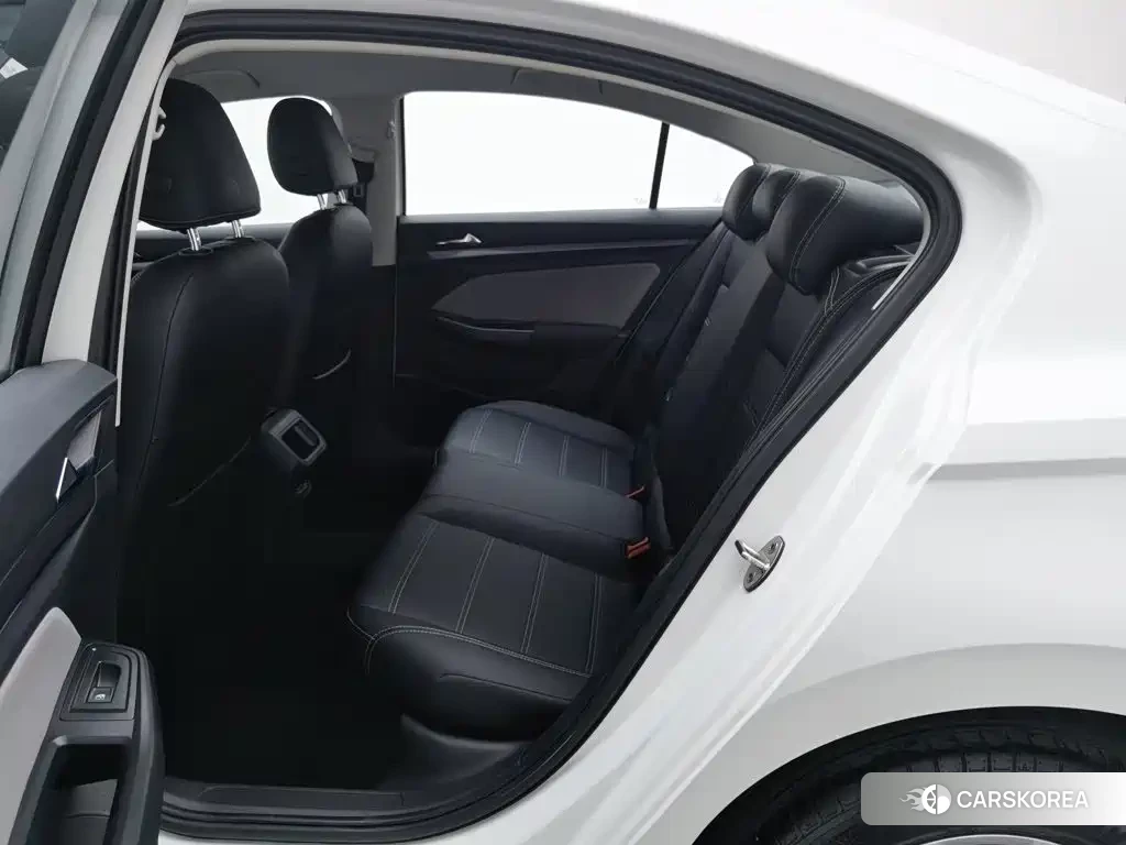 Volkswagen Bora 2024 Белый из Китая, фото 2