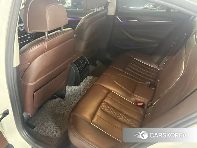 BMW 5 Series (G30) 2018 Белый из Кореи, фото 2