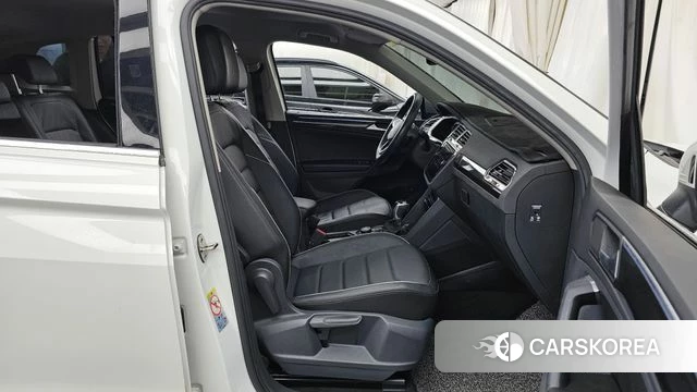 Volkswagen Tiguan second Generation 2022 Белый из Кореи, фото 2