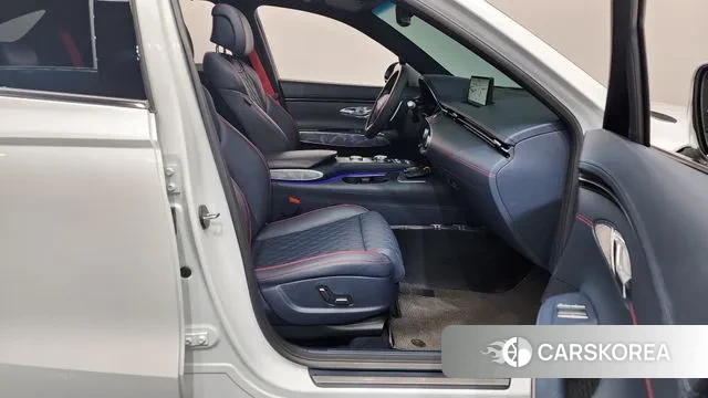 Genesis GV70 2023 Белый из Кореи, фото 2