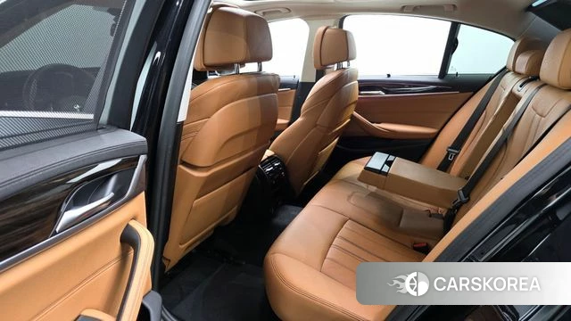 BMW 5 Series (G30) 2022 Черный из Кореи, фото 2