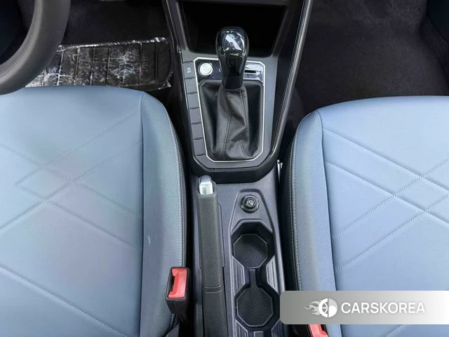 Volkswagen Lavida 2023 Белый из Китая, фото 2