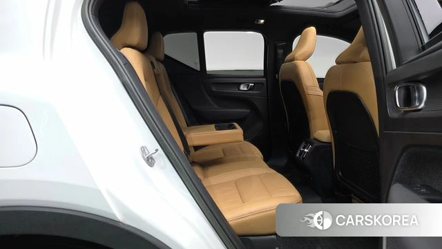 Volvo XC40 2022 Белый из Кореи, фото 2