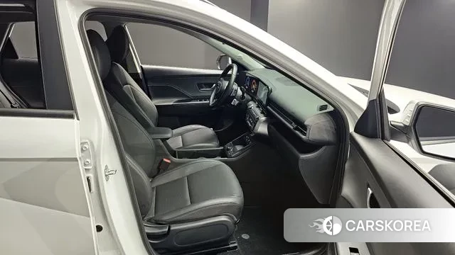 Hyundai Kona (SX2) 2024 Белый из Кореи, фото 2