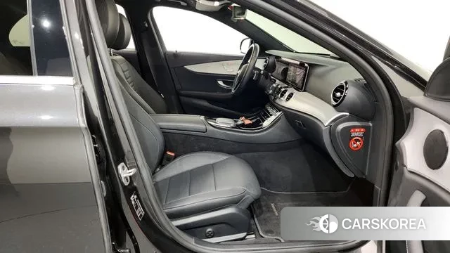 Mercedes-Benz E-Class W213 2021 Серый из Кореи, фото 2