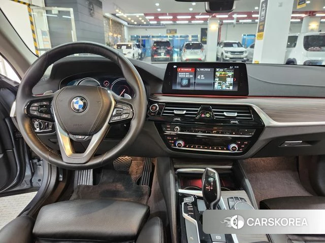 BMW 5 Series (G30) 2018 Серый из Кореи, фото 2