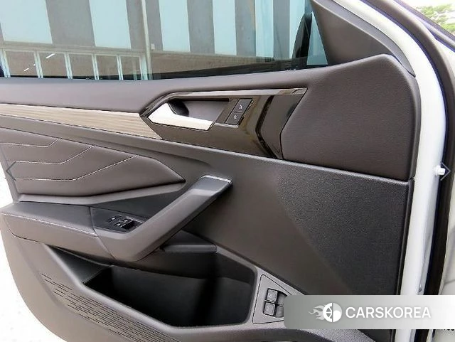 Volkswagen 7th Generation of Jetta 2023 Белый из Кореи, фото 2
