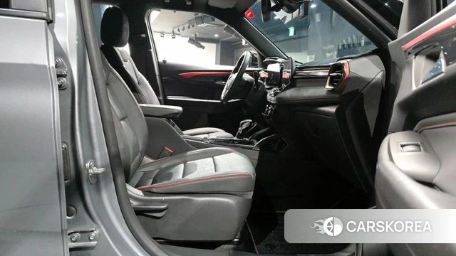 Chevrolet (GM Daewoo) The New Trail Blazer 2024 Серебряный из Кореи, фото 2