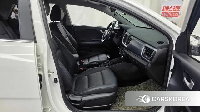 Kia Stonic 2018 Белый из Кореи, фото 2