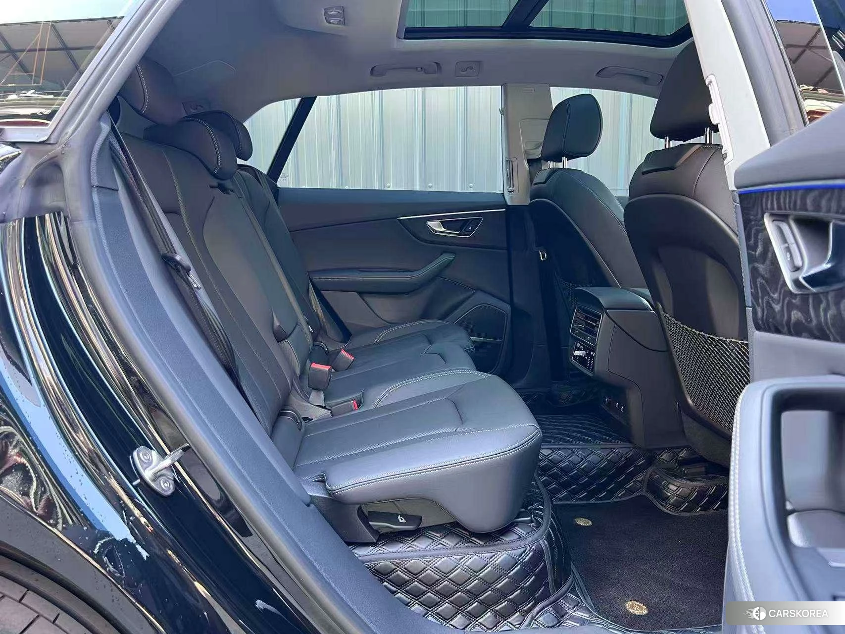 Audi Q8 2024 Черный из Китая, фото 2