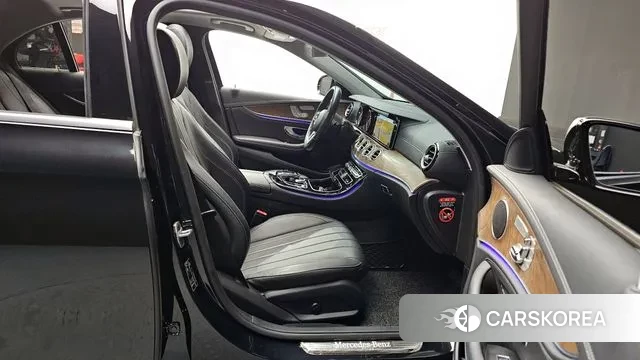 Mercedes-Benz E-Class W213 2019 Черный из Кореи, фото 2