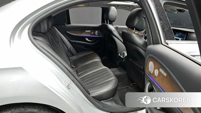 Mercedes-Benz E-Class W213 2018 Серебряный из Кореи, фото 2