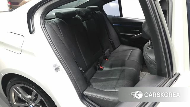 BMW 3 Series (F30) 2018 Белый из Кореи, фото 2