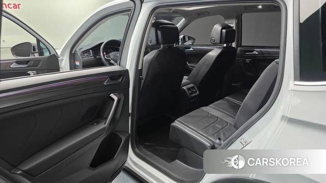 Volkswagen Tiguan Allspace 2024 Белый из Кореи, фото 2