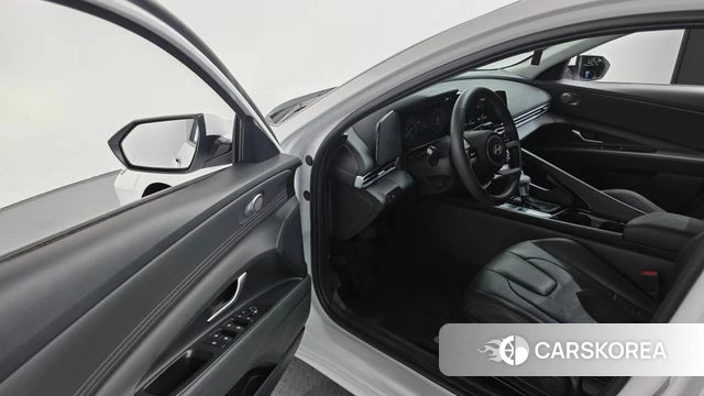 Hyundai The New Avante (CN7) 2024 Белый из Кореи, фото 2