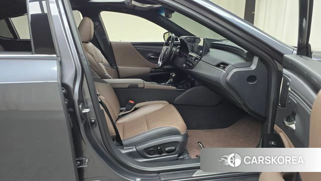 Lexus ES300h 7th generation 2021 Серый из Кореи, фото 2