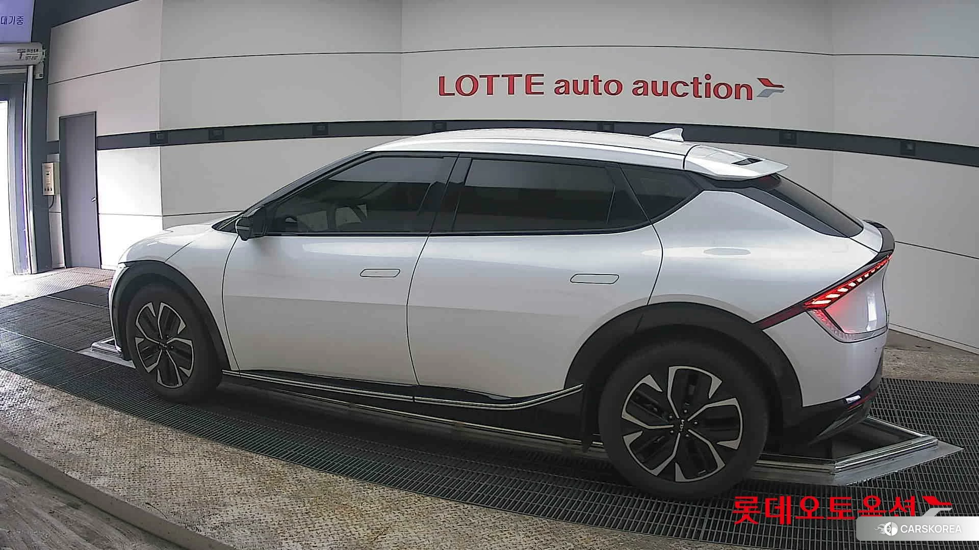 Kia EV6 2022 Snow White Pearl из Кореи, фото 2