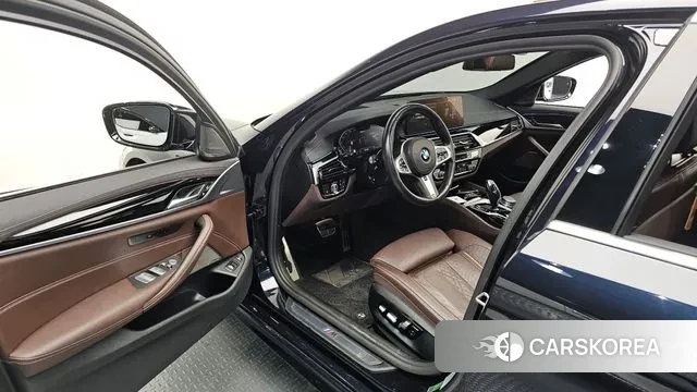 BMW 5 Series (G30) 2021 Черный из Кореи, фото 2