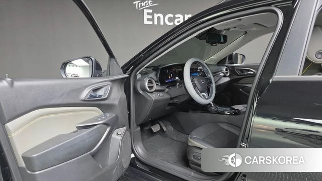 Chevrolet (GM Daewoo) Trax Crossover 2023 Черный из Кореи, фото 2