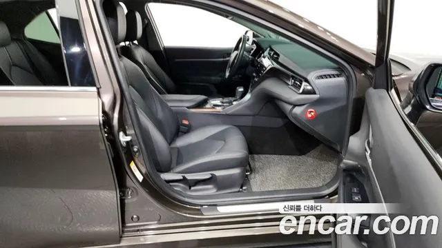 Toyota Camry (XV70) 2018 Песочный из Кореи, фото 2