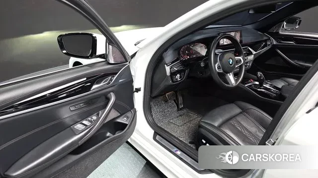 BMW 5 Series (G30) 2020 Белый из Кореи, фото 2