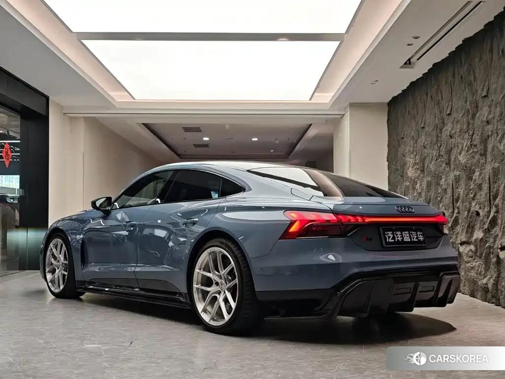 Audi RS e-tron GT 2022 Синий из Китая, фото 2