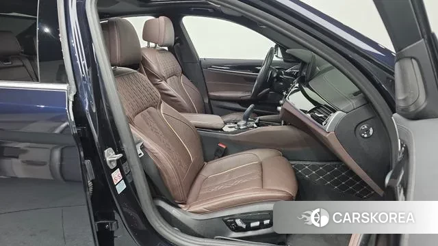 BMW 5 Series (G30) 2022 Черный из Кореи, фото 2