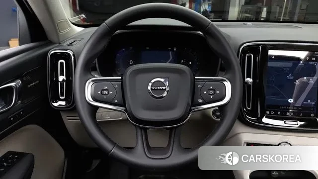 Volvo XC40 2024 Белый из Кореи, фото 2