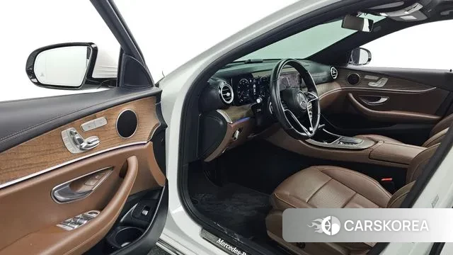 Mercedes-Benz E-Class W213 2021 Белый из Кореи, фото 2