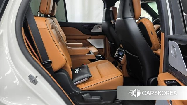 Lincoln Aviator 2nd generation 2022 Белый из Кореи, фото 2