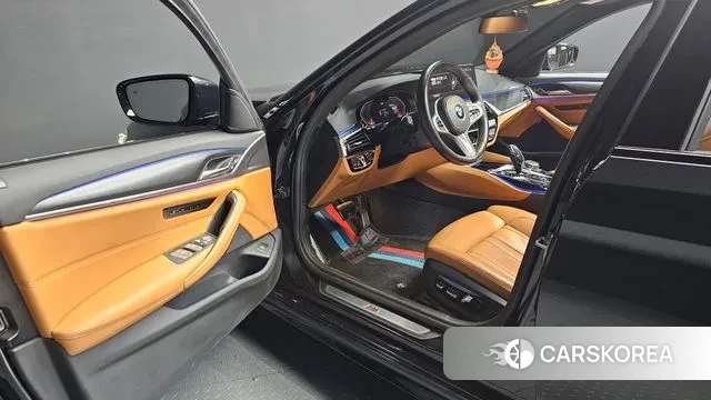 BMW 5 Series (G30) 2021 Черный из Кореи, фото 2