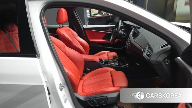 BMW 1 Series (F40) 2022 Белый из Кореи, фото 2