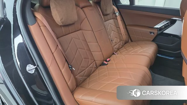 BMW 7 Series (G70) 2024 Черный из Кореи, фото 2