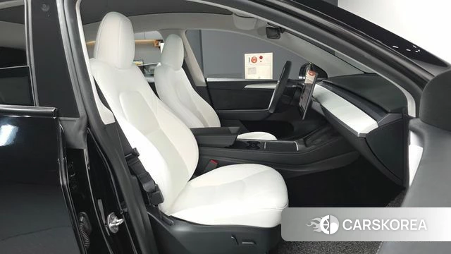 Tesla Model Y 2023 Черный из Кореи, фото 2