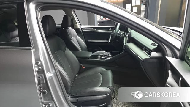 Kia K5 3rd generation 2023 Серебристо-серый из Кореи, фото 2