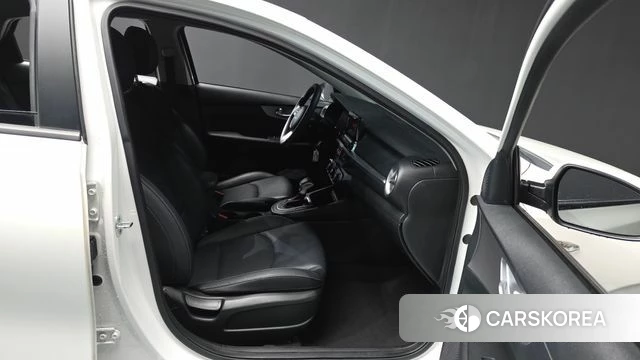 Kia The New K3 2nd generation 2022 Белый из Кореи, фото 2