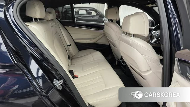 BMW 5 Series (G30) 2019 Черный из Кореи, фото 2