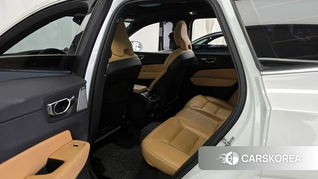 Volvo XC60 second Generation 2018 Белый из Кореи, фото 2