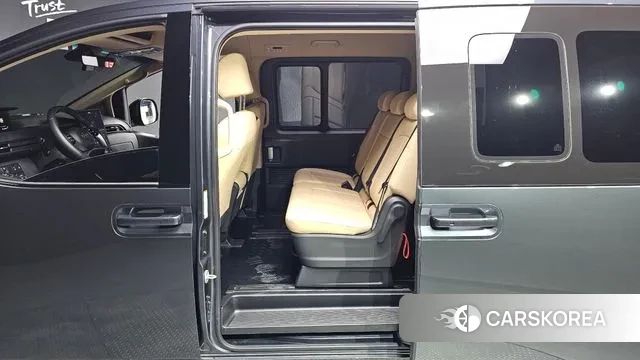 Hyundai Staria 2023 Серый из Кореи, фото 2